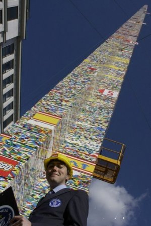 Самая высокая в мире башня из конструктора "LEGO"