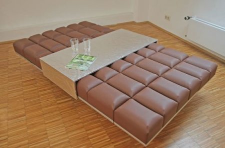 Шоколадный диван