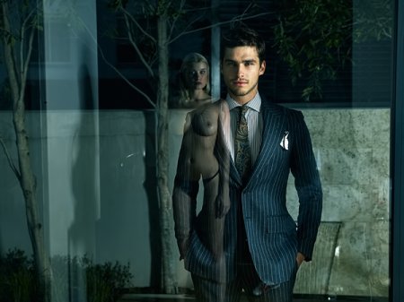 Реклама мужской одежды Suit Supply