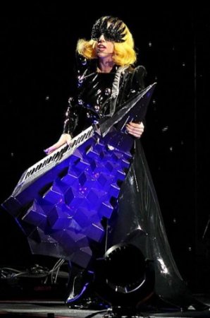 Супер-костюмы от Леди Гага