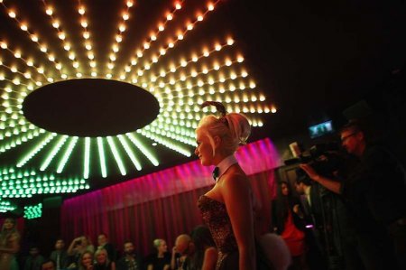 Модный показ на открытии клуба Playboy Club London