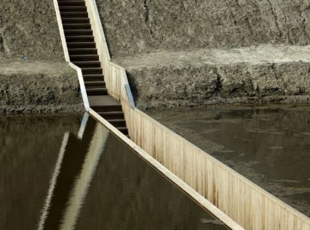 Оригинальный мост ниже уровня воды