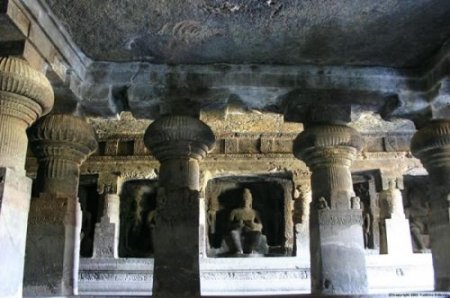 Храм-пещера в Эллоре