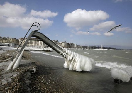 Ледяные скульптуры на Женевском озере