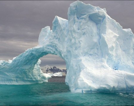 Айсберги у берегов Антарктиды